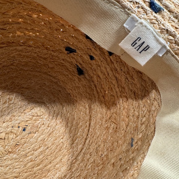 Stylish Straw Hat with Black Accents - Picture 4 of 4